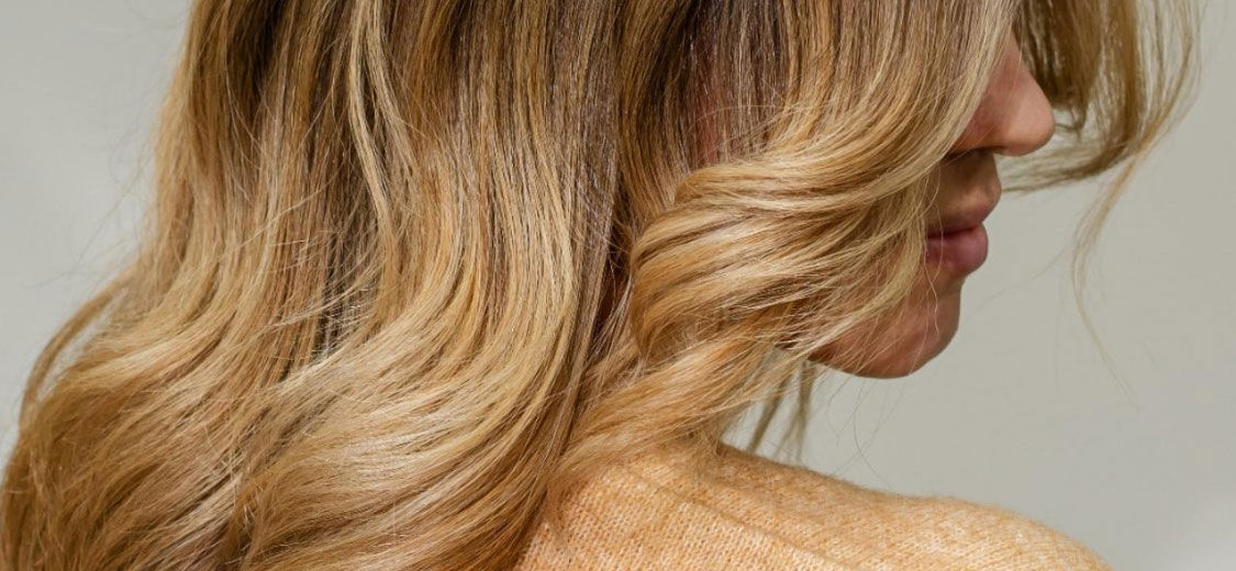 Comment cr&eacute;er une routine capillaire pour cheveux blonds